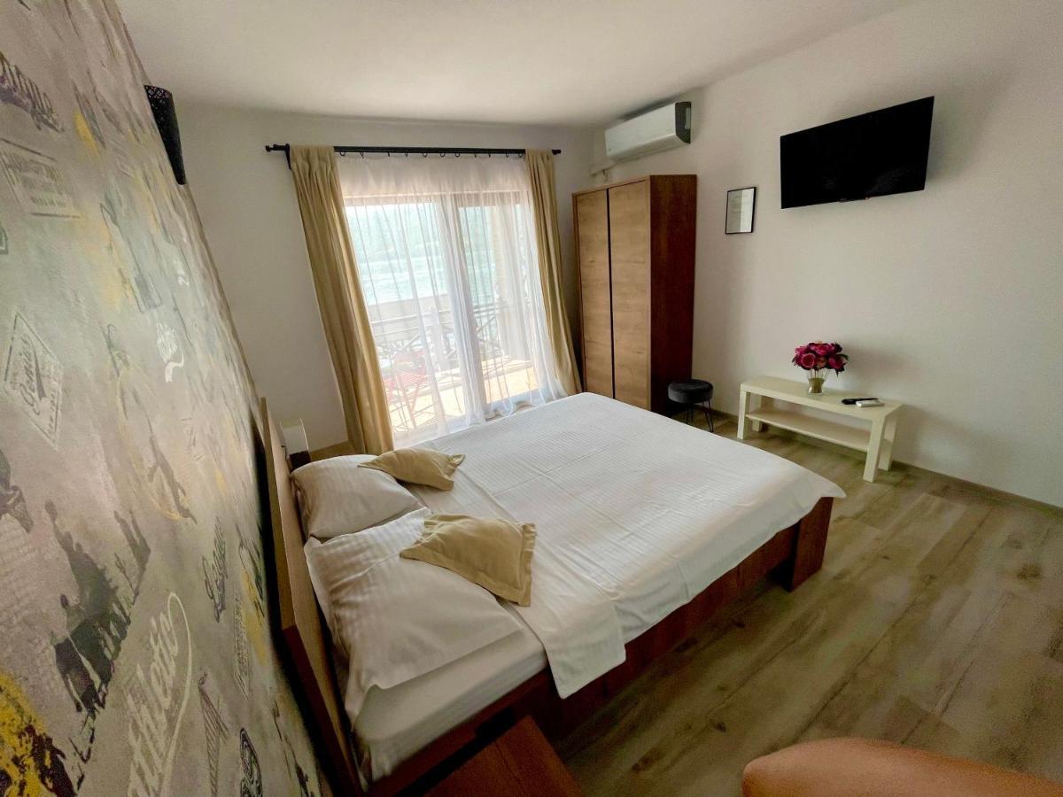 Hotel Mustaciosul Dunarii Ieşelniţa Esterno foto