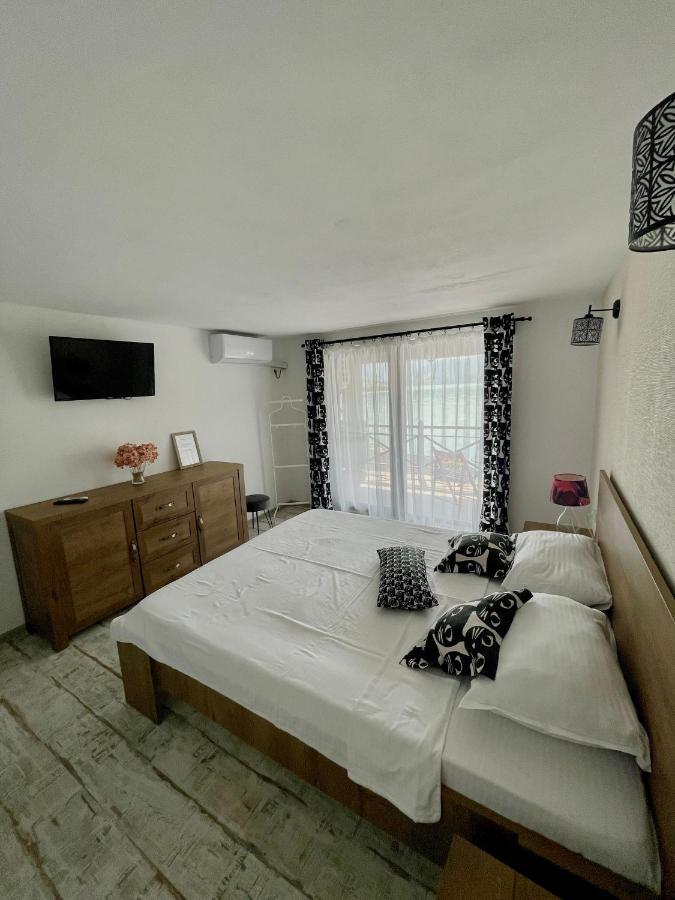 Hotel Mustaciosul Dunarii Ieşelniţa Esterno foto