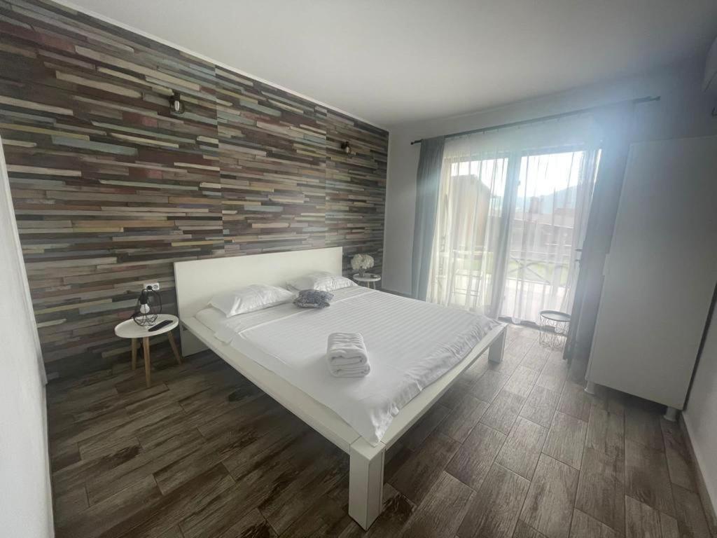 Hotel Mustaciosul Dunarii Ieşelniţa Esterno foto