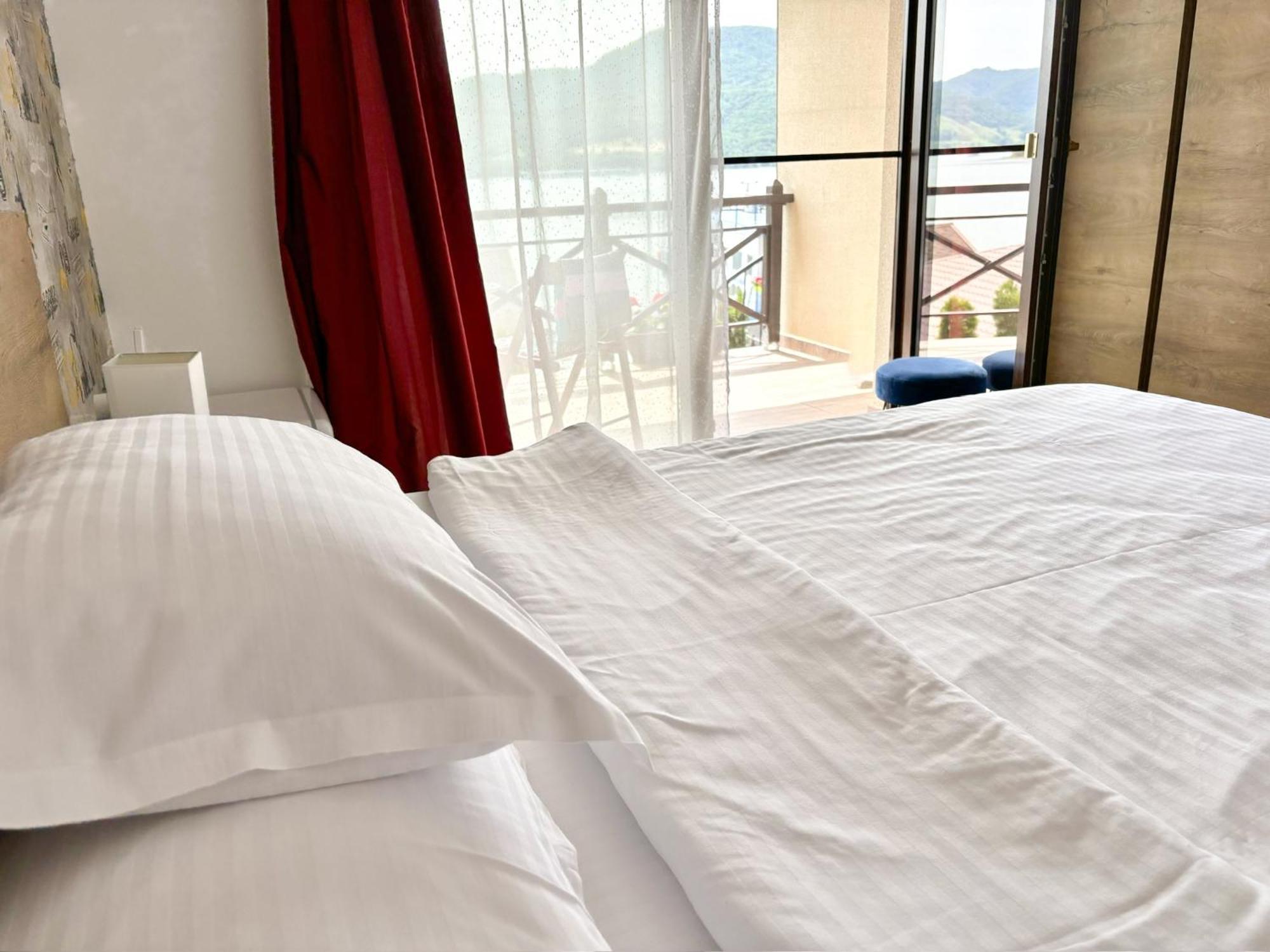 Hotel Mustaciosul Dunarii Ieşelniţa Esterno foto