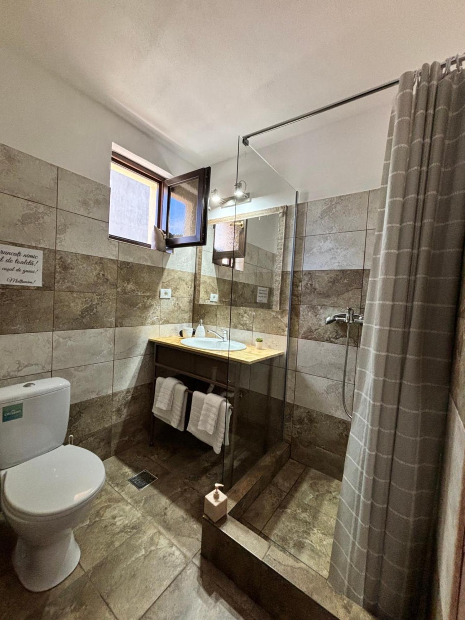 Hotel Mustaciosul Dunarii Ieşelniţa Esterno foto